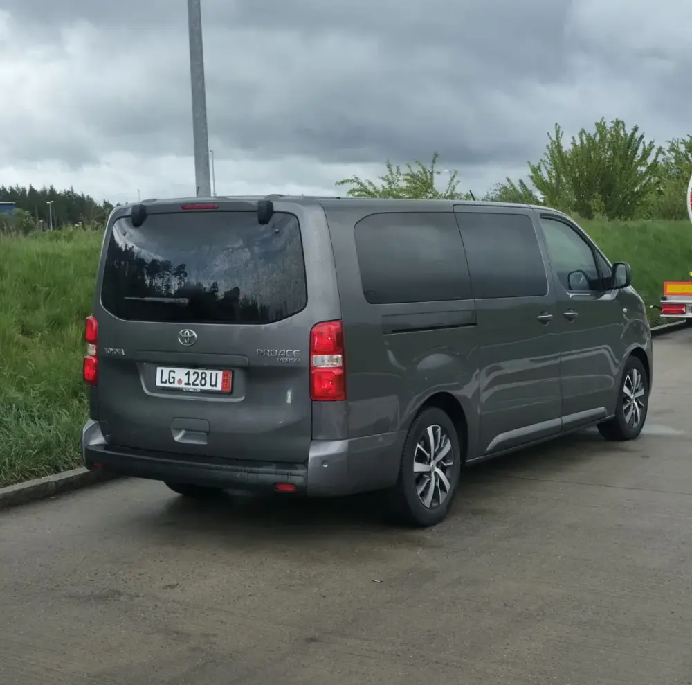 Minivan transfer vehicle